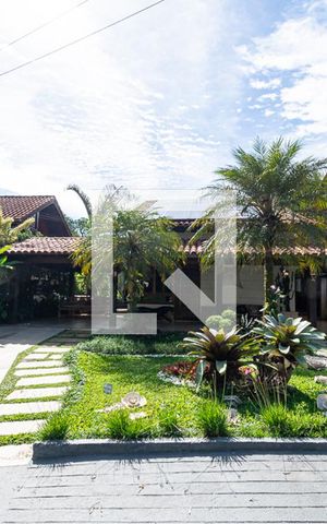 Casa de condomínio à venda com 150m², 4 quartos e 6 vagas Casa de condomínio à venda com 150m², 4 quartos e 6 vagasÁrea externa