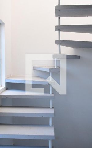 Casa de condomínio para alugar com 136m², 3 quartos e 1 vagaEscadas