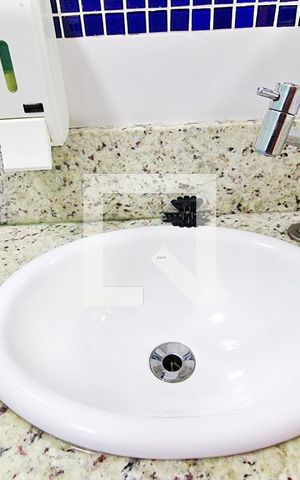 Casa à venda com 130m², 2 quartos e 2 vagasBanheiro 1