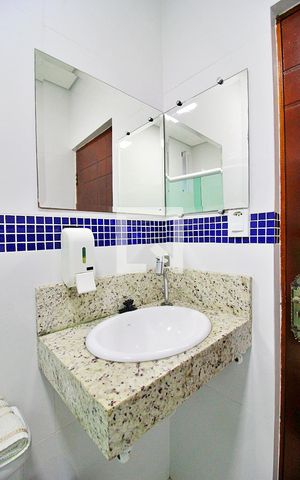 Casa à venda com 130m², 2 quartos e 2 vagasBanheiro 1