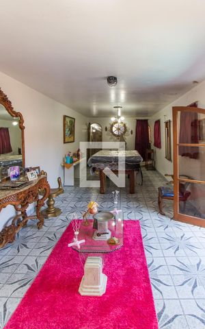 Casa à venda com 500m², 4 quartos e 3 vagas Casa à venda com 500m², 4 quartos e 3 vagasSalão de Festas
