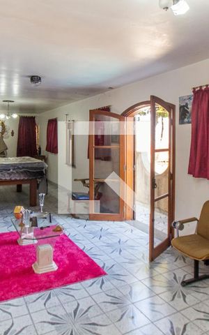 Casa à venda com 500m², 4 quartos e 3 vagas Casa à venda com 500m², 4 quartos e 3 vagasSalão de Festas