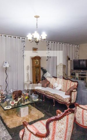 Casa à venda com 500m², 4 quartos e 3 vagas Casa à venda com 500m², 4 quartos e 3 vagasSala