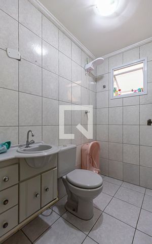 Apartamento à venda com 78m², 2 quartos e 1 vaga Apartamento à venda com 78m², 2 quartos e 1 vagaBanheiro