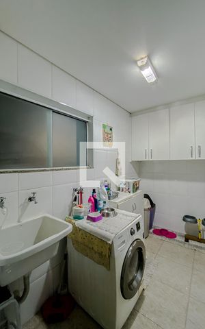 Casa à venda com 140m², 3 quartos e 4 vagasLavanderia