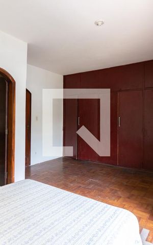 Casa à venda com 200m², 6 quartos e 3 vagas Casa à venda com 200m², 6 quartos e 3 vagasSuíte 2