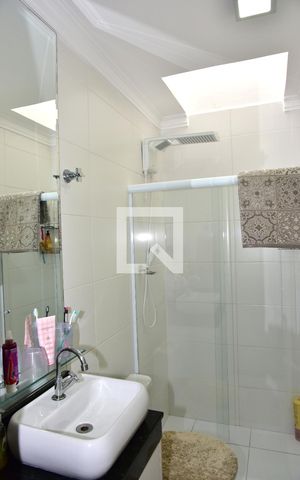 Casa para alugar com 100m², 3 quartos e 2 vagasBanheiro