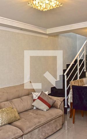 Casa para alugar com 100m², 3 quartos e 2 vagasSala