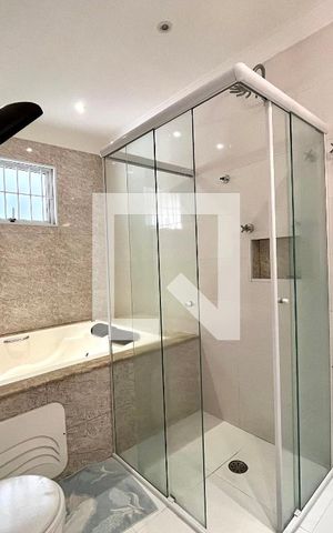 Casa à venda com 400m², 4 quartos e 4 vagas Casa à venda com 400m², 4 quartos e 4 vagasBanheiro da Suíte 3