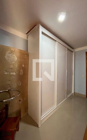 Casa à venda com 400m², 4 quartos e 4 vagas Casa à venda com 400m², 4 quartos e 4 vagasQuarto de Serviço