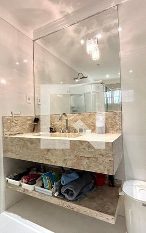 Casa à venda com 400m², 4 quartos e 4 vagas Casa à venda com 400m², 4 quartos e 4 vagasBanheiro da Suíte 3