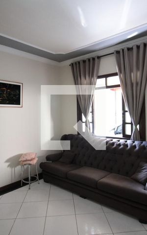 Casa à venda com 200m², 3 quartos e 2 vagasSala
