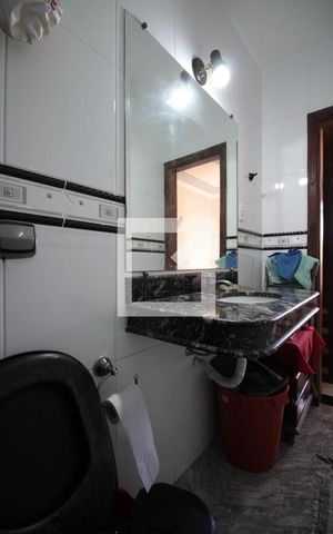 Casa à venda com 200m², 3 quartos e 2 vagasBanheiro da Suite