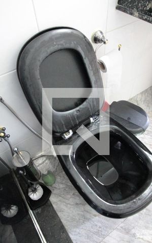 Casa à venda com 200m², 3 quartos e 2 vagasBanheiro da Suite