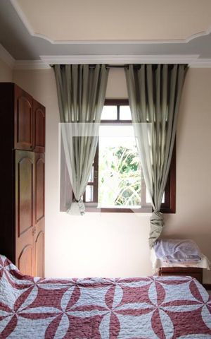 Casa à venda com 200m², 3 quartos e 2 vagasSuite