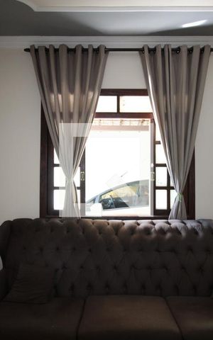 Casa à venda com 200m², 3 quartos e 2 vagasSala