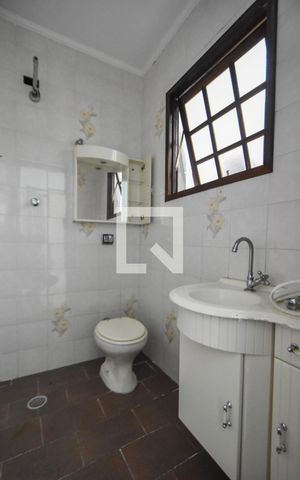 Casa à venda com 120m², 4 quartos e 2 vagasBanheiro de Serviços 