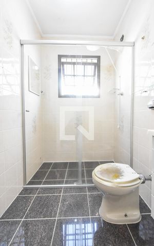 Casa à venda com 120m², 4 quartos e 2 vagasBanheiro 02