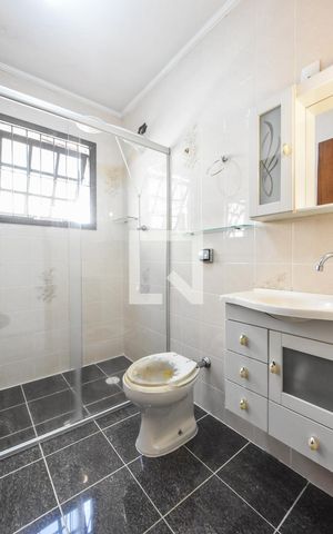 Casa à venda com 120m², 4 quartos e 2 vagasBanheiro 02