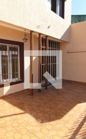 Casa à venda com 190m², 4 quartos e 5 vagasFachada