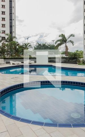 Apartamento à venda com 178m², 4 quartos e 3 vagas Apartamento à venda com 178m², 4 quartos e 3 vagasÁrea Comum - Piscina