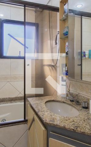 Apartamento à venda com 178m², 4 quartos e 3 vagas Apartamento à venda com 178m², 4 quartos e 3 vagasBanheiro da Suíte 1