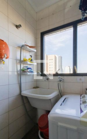 Apartamento à venda com 178m², 4 quartos e 3 vagas Apartamento à venda com 178m², 4 quartos e 3 vagasÁrea de Serviço