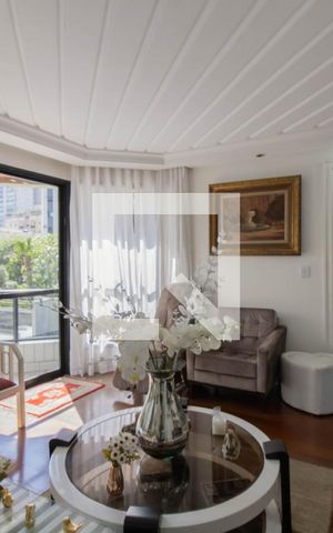 Apartamento à venda com 178m², 4 quartos e 3 vagas Apartamento à venda com 178m², 4 quartos e 3 vagasSala