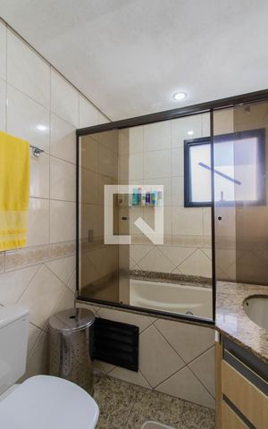 Apartamento à venda com 178m², 4 quartos e 3 vagas Apartamento à venda com 178m², 4 quartos e 3 vagasBanheiro da Suíte 1