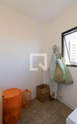 Apartamento à venda com 178m², 4 quartos e 3 vagas Apartamento à venda com 178m², 4 quartos e 3 vagasQuarto de Serviço