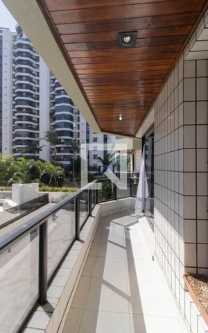 Apartamento à venda com 178m², 4 quartos e 3 vagas Apartamento à venda com 178m², 4 quartos e 3 vagasVaranda