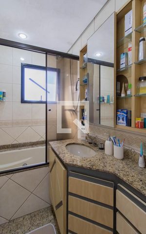 Apartamento à venda com 178m², 4 quartos e 3 vagas Apartamento à venda com 178m², 4 quartos e 3 vagasBanheiro da Suíte 1
