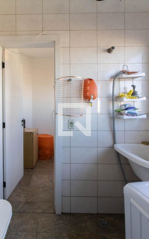 Apartamento à venda com 178m², 4 quartos e 3 vagas Apartamento à venda com 178m², 4 quartos e 3 vagasÁrea de Serviço
