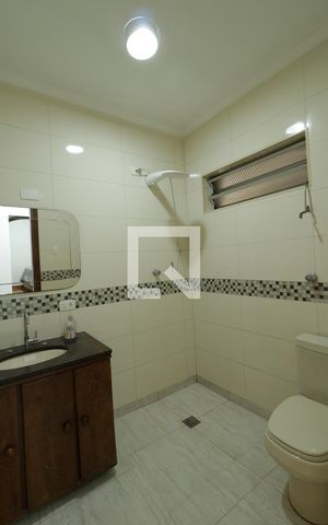 Casa à venda com 249m², 4 quartos e 3 vagasBanheiro 1