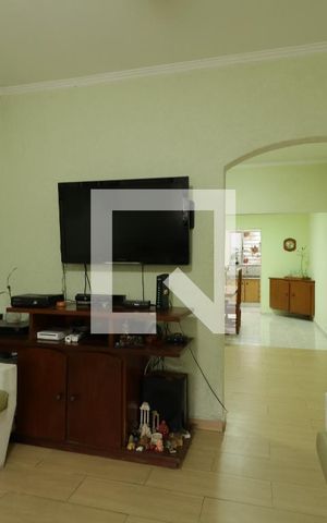 Casa à venda com 249m², 4 quartos e 3 vagasSala de TV