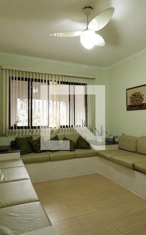 Casa à venda com 249m², 4 quartos e 3 vagasSala de TV
