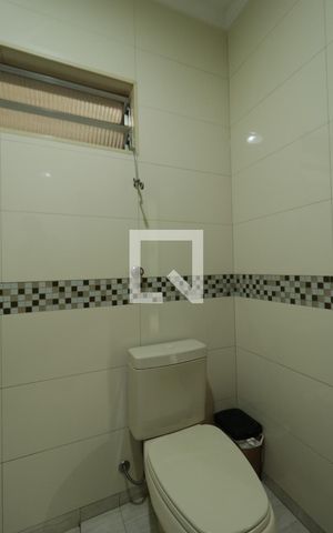 Casa à venda com 249m², 4 quartos e 3 vagasBanheiro 1