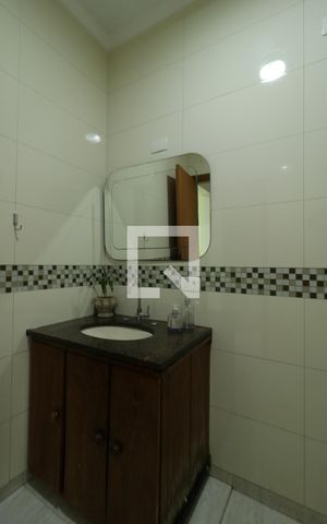 Casa à venda com 249m², 4 quartos e 3 vagasBanheiro 1