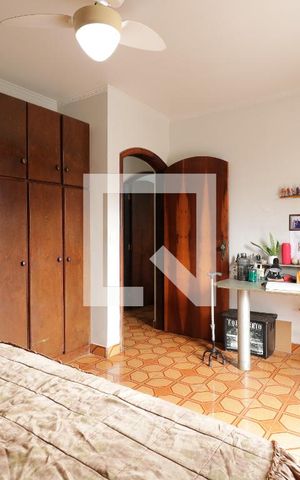 Casa à venda com 249m², 4 quartos e 3 vagasSuite