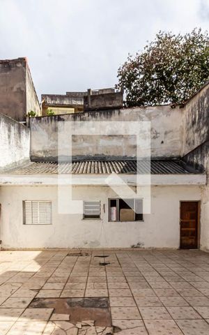 Casa para alugar com 400m², 4 quartos e 8 vagas Casa para alugar com 400m², 4 quartos e 8 vagasÁrea Externa - Fundos