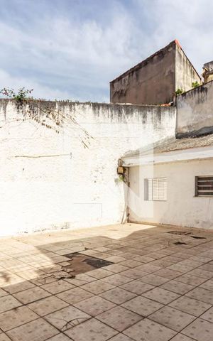 Casa para alugar com 400m², 4 quartos e 8 vagas Casa para alugar com 400m², 4 quartos e 8 vagasÁrea Externa - Fundos