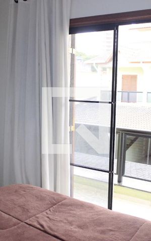 Casa de condomínio à venda com 130m², 3 quartos e 2 vagas1º Suíte