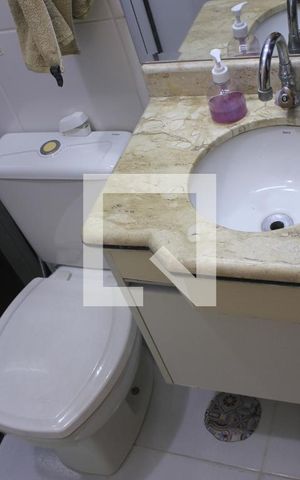 Casa de condomínio à venda com 130m², 3 quartos e 2 vagasBanheiro da 1º Suíte