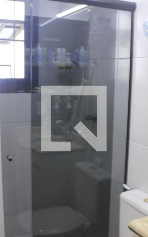 Casa de condomínio à venda com 130m², 3 quartos e 2 vagasBanheiro da 1º Suíte