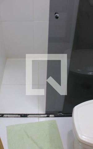 Casa de condomínio à venda com 130m², 3 quartos e 2 vagasBanheiro da 1º Suíte