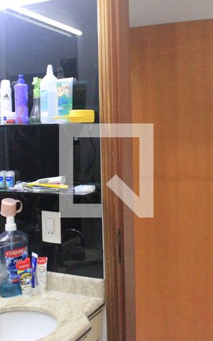 Casa de condomínio à venda com 130m², 3 quartos e 2 vagasBanheiro da 1º Suíte