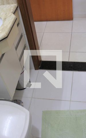 Casa de condomínio à venda com 130m², 3 quartos e 2 vagasBanheiro da 1º Suíte