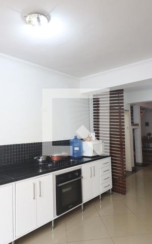 Casa para alugar com 150m², 2 quartos e 2 vagasCozinha 