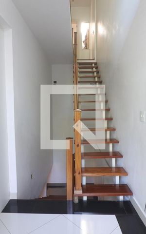 Casa para alugar com 150m², 2 quartos e 2 vagasEscada