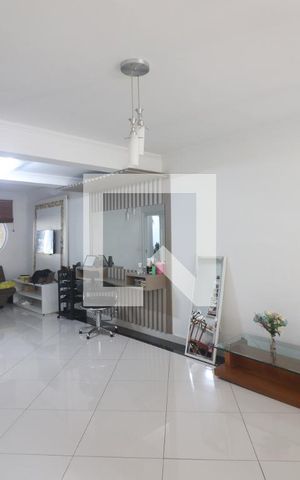 Casa para alugar com 150m², 2 quartos e 2 vagasSala